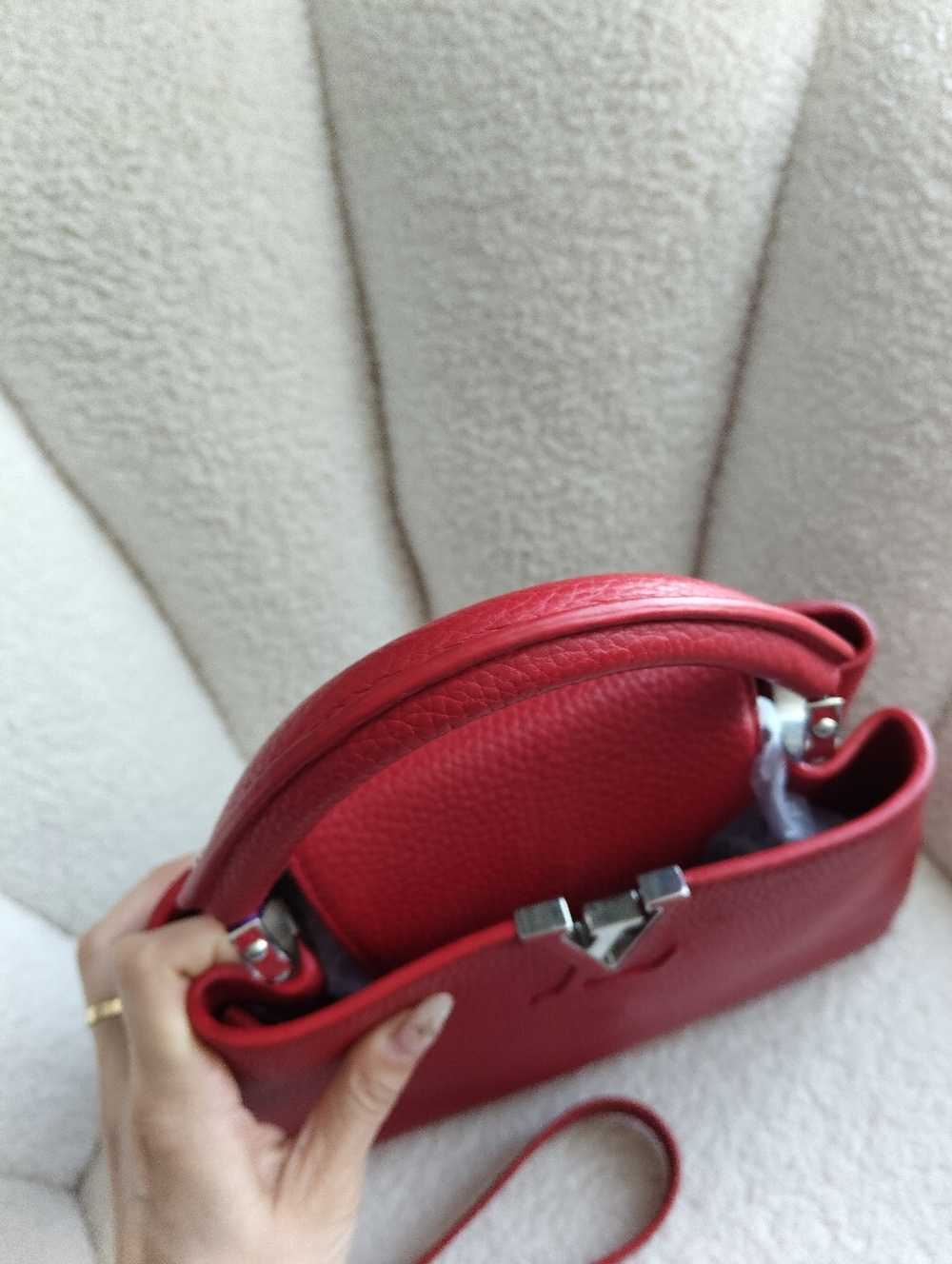 Louis Vuitton Red Capucines Small Top Handle Satchel - Picture 5 of 10